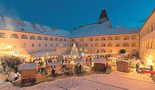 Lichter und Musik begleiten die stillste Zeit des Jahres   Foto: Hirn