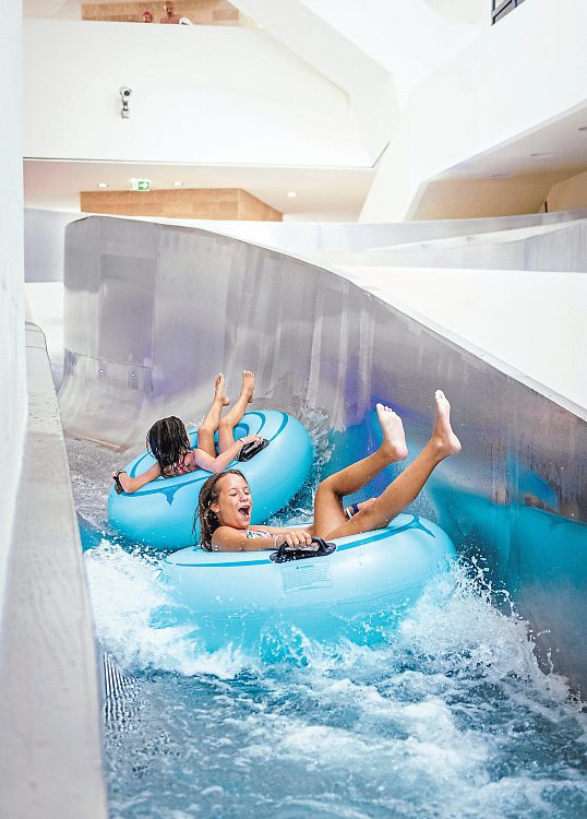Von der Piste in die Therme: Einfach mal abtauchen kann man am besten in der "Kärnten Therme".   Foto: Region Villach Tourismus GmbH/Stefan Leitner