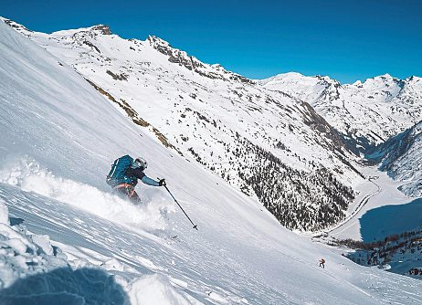Hoch Tirol Plus Etappe 3 - Abfahrt mit Blick ins wunderschöne Gschlösstal. Foto: German Adventurer