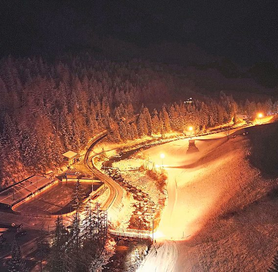 Die beleuchtete Blusenrunde Prägraten in Osttirol ist ideal für Langläufer, die nach Einbruch der Dunkelheit eine Erkundungstour machen möchten und bewusst Abgeschiedenheit suchen.    Foto: TVB Osttirol/Gottfried Islitzer
