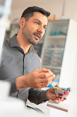 Augen-Facharzt Christoph Schwab klärt über den Grauen Star auf. Foto: Rudi Ferder