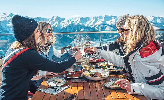 Regionale Spezialitäten mit Panoramablick genießen. Foto: Korbinian Seifert 