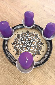 Ein selbst getöpfertes Stück beinhaltet immer ein bisschen Herz und Zeit. Birgit Schäfer zeigt in ihren Kursen, wie's geht. Foto: Birgit Schäfer Keramik