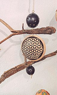 Ein selbst getöpfertes Stück beinhaltet immer ein bisschen Herz und Zeit. Birgit Schäfer zeigt in ihren Kursen, wie's geht. Foto: Birgit Schäfer Keramik