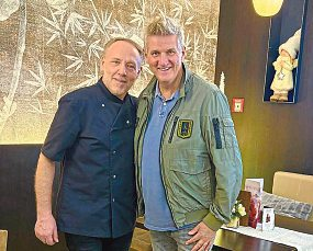 Am Foto: Bernhard Woltsche mit Freund, Entertainer und Schlagersänger Silvio Samoni.