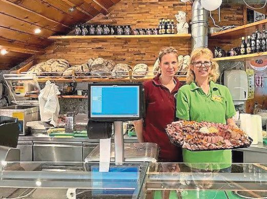 Deftiges vom Bauernstand Schaschel: Im Südpark werden GenieBer von regionalen Produkten in der Zeit rund um Weihnachten und Silvester fündig. Foto: Privat