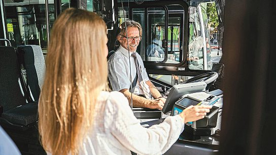 Das neue Guest Mobility Ticket ist für Übernachtungsgäste im gesamten SalzburgerLand gültig, man lädt es am besten aufs Handy. Alle weiteren Infos unter: guestmobilityticket.at