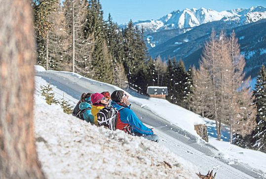 Winterwandern entschleunigt, durch aktive Regeneration im Einklang mit der Natur werden Geist und Körper wieder eins.