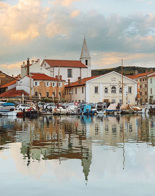 Stille statt Trubel: Im Winter zeigt sich der Hafen von seiner entspannten Seite. Foto: mdworschak – stock.adobe.com