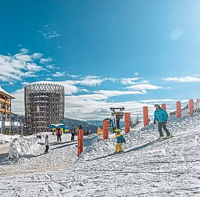Breite Pisten und moderne Liftanlagen machen den Katschberg zu einem Ziel für große und kleine Skifahrer. Foto: Tourismusregion Katschberg-Rennweg