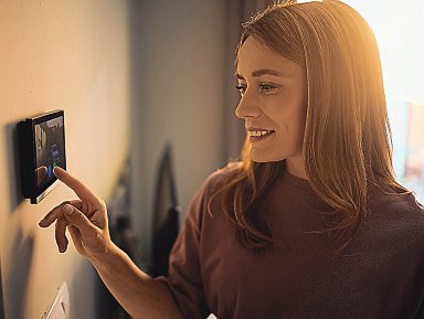 Etwa durch das Zusammenspiel aus baulichem Schutz, moderner Technik und bewusstem Verhalten.