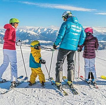 Während im Tal schon die Wiesen blühen, kann man am Katschberg noch bis Mitte April Skifahren. Hier trifft Frühlingssonne auf weite Pisten. Foto: Katschberg Lieser-Maltatal