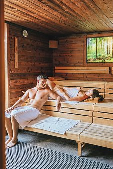 Wandern mit Panorama, entspannen im Wellnessbereich und wohltuende Stunden in der Sauna: