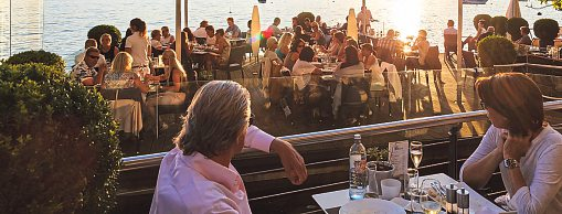 Die Seeterrassen rund um den Wörthersee machen den Frühling zur Zeit für Genuss direkt am Wasser. Foto: Martin Steinthaler | tinefoto.co