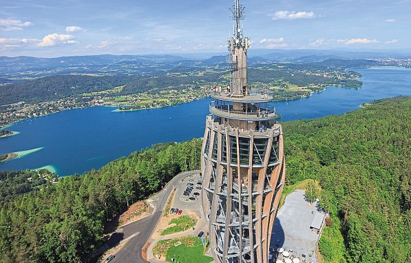 Unten: Der Pyramidenkogel  Foto: Gert Steinthaler