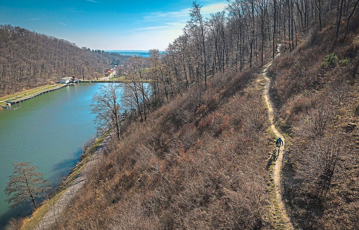 Der Rechnitz-Trail startet am Geschriebenstein und endet am Badesee in Rechnitz.  Fotos (4): Burgenland Tourismus/Hafenscher/Maltrovsky
