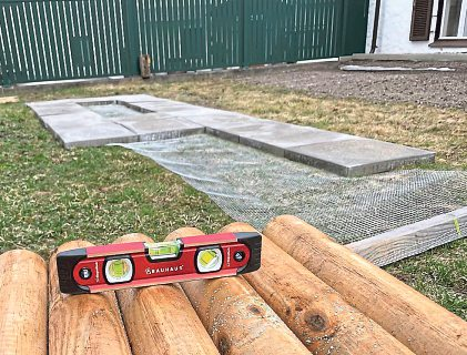 Platten dienen als fester Untergrund. Fotos: Fister Katrin