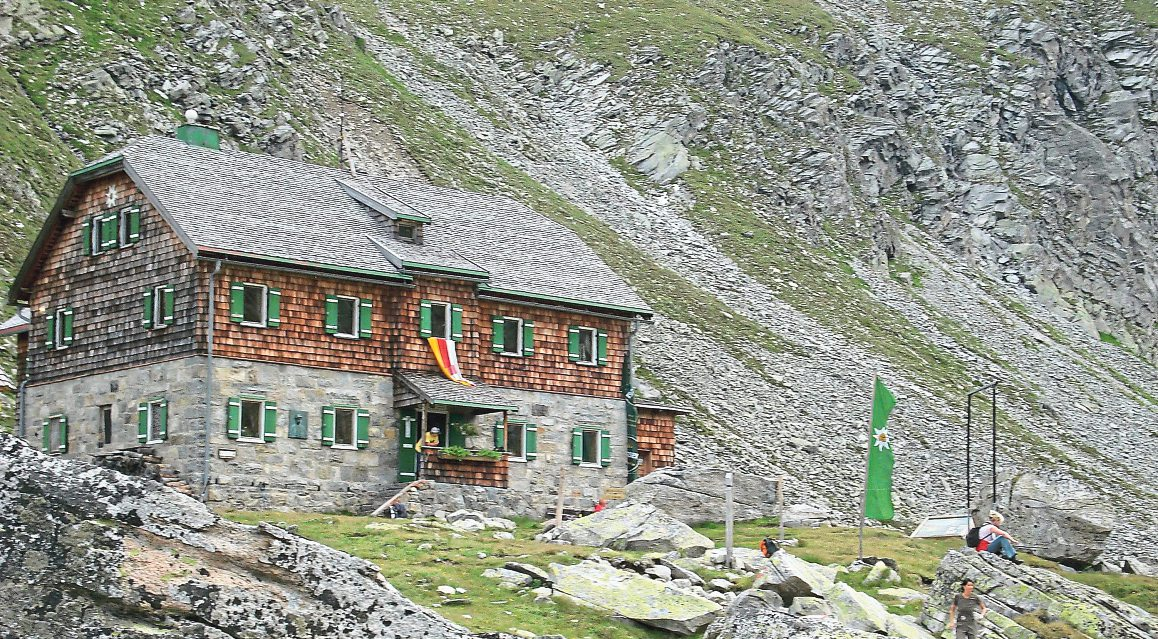 Das Arthur-von-Schmid-Haus im Dösental ist ein beliebtes Wanderziel und von der Bahn in Mallnitz gut erreichbar. Foto: hronek evelyn