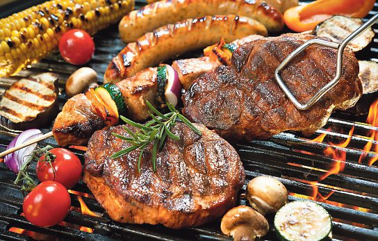 Frisches Fleisch aus der Region und saisonales Gemüse sorgen für Qualität und Abwechslung am Grill. Foto: Alexander Raths