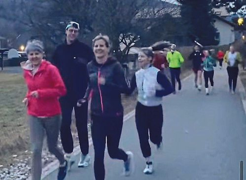 Gemeinsam Zeit verbringen, neue Leute kennenlernen und Sport betreiben - das sind die Ziele des neu gegründeten Laufclubs im Oberkärntner Bezirk Spittal. Nach dem Sonntagslauf geht es oft auch in ein Kaffeehaus.   Foto: milli runclub