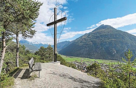 Der Starkenberger Panoramaweg im Tiroler Oberland. Foto: Tirol Werbung