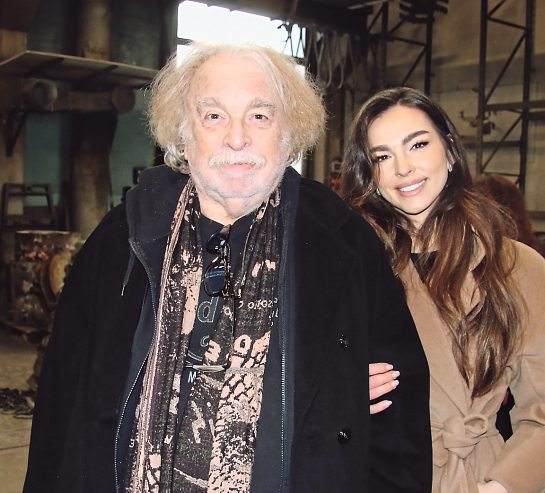 Cirkus-Direktor Bernhard Paul mit Tochter Lili Paul-Roncalli in der Glockengießerei.