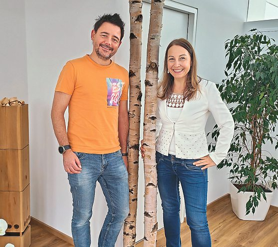 Dr. Markus Killinger und Diätologin| Edburg Edlinger.Foto: Luca Gábor; Grafik: Kl-generiert von Edburg Edlinger, Simone Beiser