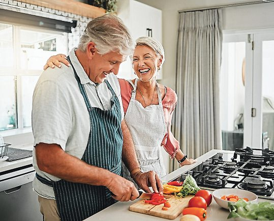 Gemeinsam gesund leben: Soziale Kontakte bilden die Basis für ein vitales Leben. Fotos: Yuri Arcurs peopleimages.com