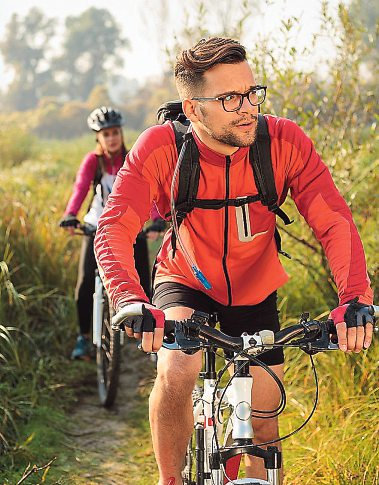 Mit der richtigen Brille bleibt der Blick beim Radfahren sicher und fokussiert. Foto: Ivan-stock.adobe.com