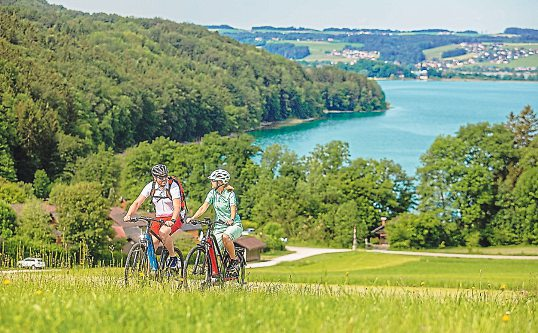Die sanft hügelige, zauberhafte Landschaft ist ein Eldorado für Radfahrer. Foto: Velontour