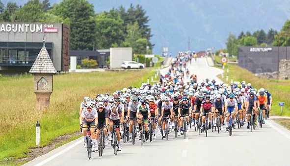 Osttirol lebt bewusst vom Kontrast. Neben unberührter Natur gibt es auch gesellige Treffpunkte. Foto: EXPA Pictures