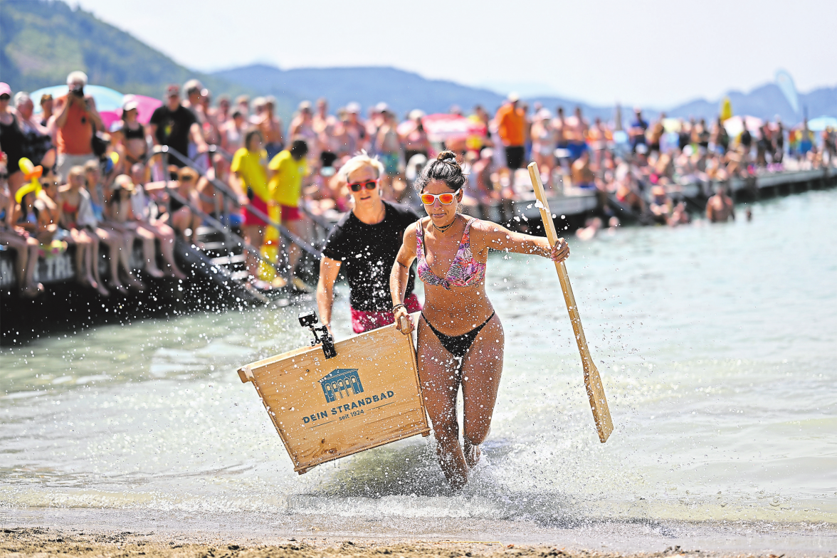 Im Strandbad haben schon viele ihr Herz verloren. Auch die berühmten weißen Hütten können heuer tageweise gemietet werden. Foto: Tragner Christian