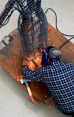 Stephan Balkenhol in seinem Atelier<br/>Stephan Balken hol/Bildrecht, Wien 2026/Noah Kronreif