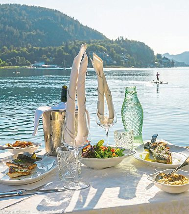 Genuss am Wasser: Kulinarik mit Blick auf den Wörthersee. Foto: Franz Gerdl