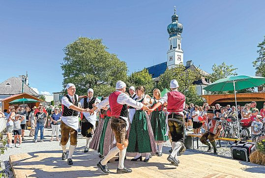 Traditionelle Tänze und regionale Trachten: Brauchtum beim Bauernherbst. Foto: Bernhard Seidl