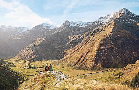 Stabile Wetterlagen, sonnige Höhen und weite Fernsicht schaffen ideale Bedingungen für Wanderungen auf mehreren Höhenlagen. Foto: MICHAEL KOENIGSHOFER