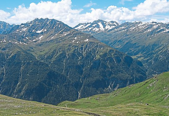 Die imposante Hochgebirgswelt der Hohen Tauern. Die Privatstiftung Kärntner Sparkasse engagiert sich langfristig für den Erhalt dieser einzigartigen Berg- und Artenvielfalt. Foto: CC BY-SA 3.0 AT-Hatschika