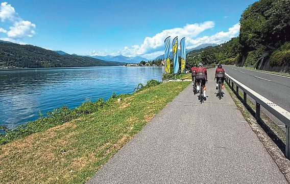Viele Radfahrer zieht es auch an den Millstätter See. Mit dem Gravel-Bike kann dieser auch umrundet werden.