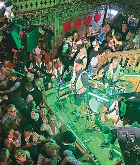 Super Stimmung im feurigen Tatzlwurm.