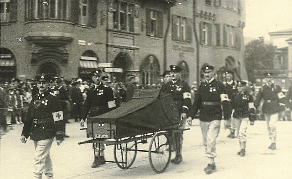 „Sanitäts-Colonne“ beim Umzug zum des BFV 1936 in Kufstein. 60-Jahr-Jubiläum
