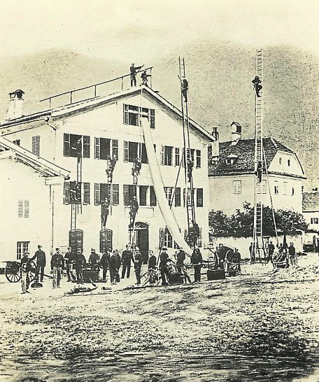 Feuerwehrübung 1873 unter Hauptmann Anton Karg beim „Kalkschmid“ in Kufstein.