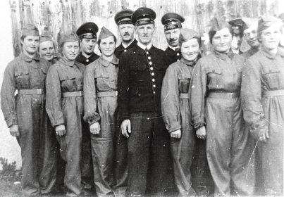 Die Feuerwehrfrauen der FF Scheffau (1943-1945).