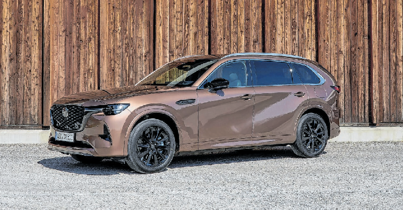 Der neue Mazda CX-80 präsentiert sich als eleganter Crossover mit drei Sitzreihen und bis zu sieben Sitzplätzen. Foto: Mazda Motor Corporation