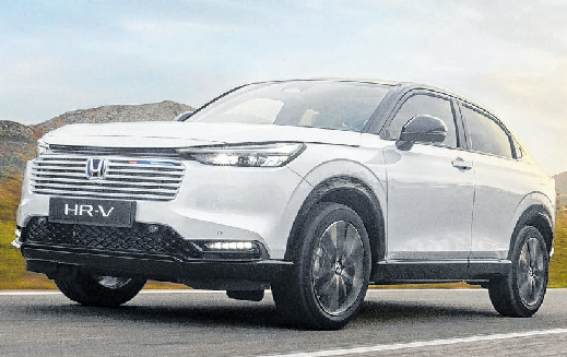 Innen punktet der HR-V wie bisher mit einem außergewöhnlichen Platzangebot und hoher Variabilität. Zu verdanken ist das üppige Raumangebot den kompakt integrierten Antriebskomponenten und dem zentral angeordneten Kraftstofftank. Foto: Presse Honda