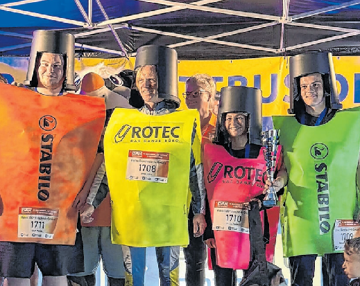 Publikumslieblinge beim 13. DAK-Firmenlauf waren definitiv die rennenden ROTEC-Textmarker. Foto: Tobias Muschter