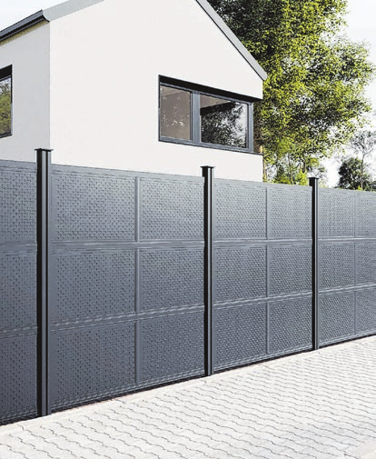 Wer seinen Garten stilvoll eingrenzen und gleichzeitig vor Lärm von außen schützen möchte, findet im eleganten Alu-Fence Forsdal Schallund Sichtschutzzaun von Osmo eine optisch ansprechende Lösung. Foto: Osmo