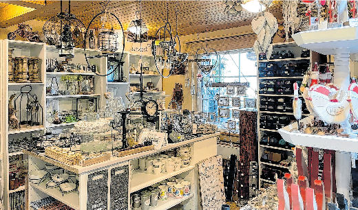 Wer Deko oder hübsche Geschenke sucht, wird im ,,Schönedingeladen" fündig. Foto: Christine Schilg