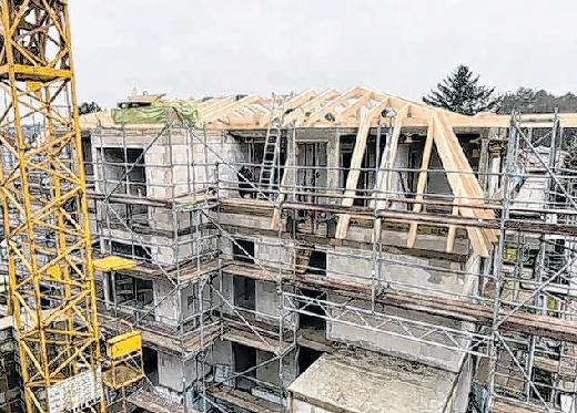 In Müllrose, konkret in der Biegener Straße, wurde am Donnerstag Richtfest gefeiert. Es entstehen zwei Wohnhäuser à sechs Wohneinheiten. FOTO: ALEXANDER WOLF