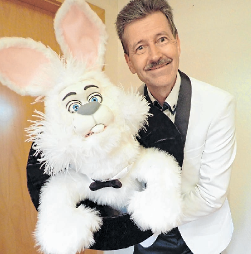 Auf die Lachmuskeln der SMC-Gäste hat es Bauchredner Berny am 1. Oktober abgesehen.FOTO: PROMO