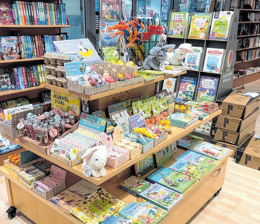 Nicht nur Mode und Bücher gibt es im Kaufhaus Moses, sondern auch vielfältige Geschenkideen.